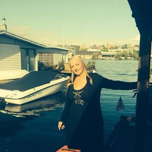 Meet your Posher, Renee